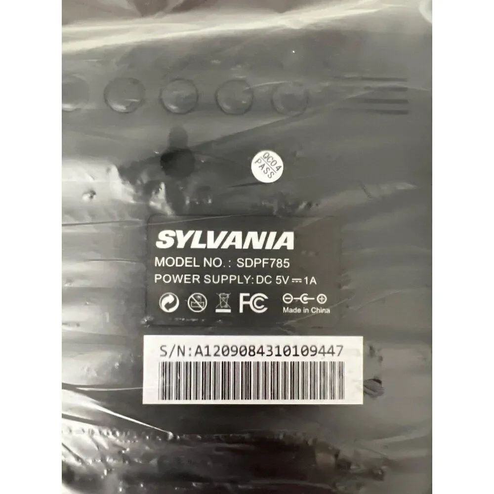 Sylvania 7” Digital Photo Slide Frame LED Panel - Picture 8 of 8